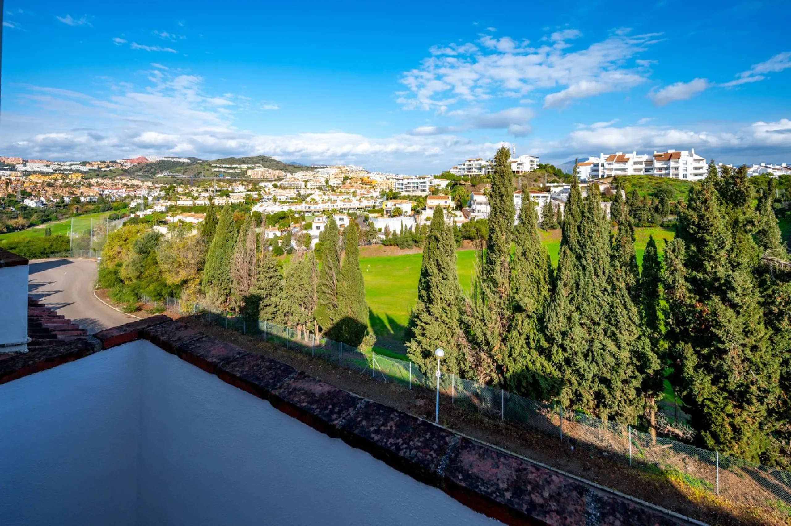 House - Townhouse в продаже в Mijas, Málaga. В доме 3 спален и 2 ванных комнат. Площадь дома 188 м²