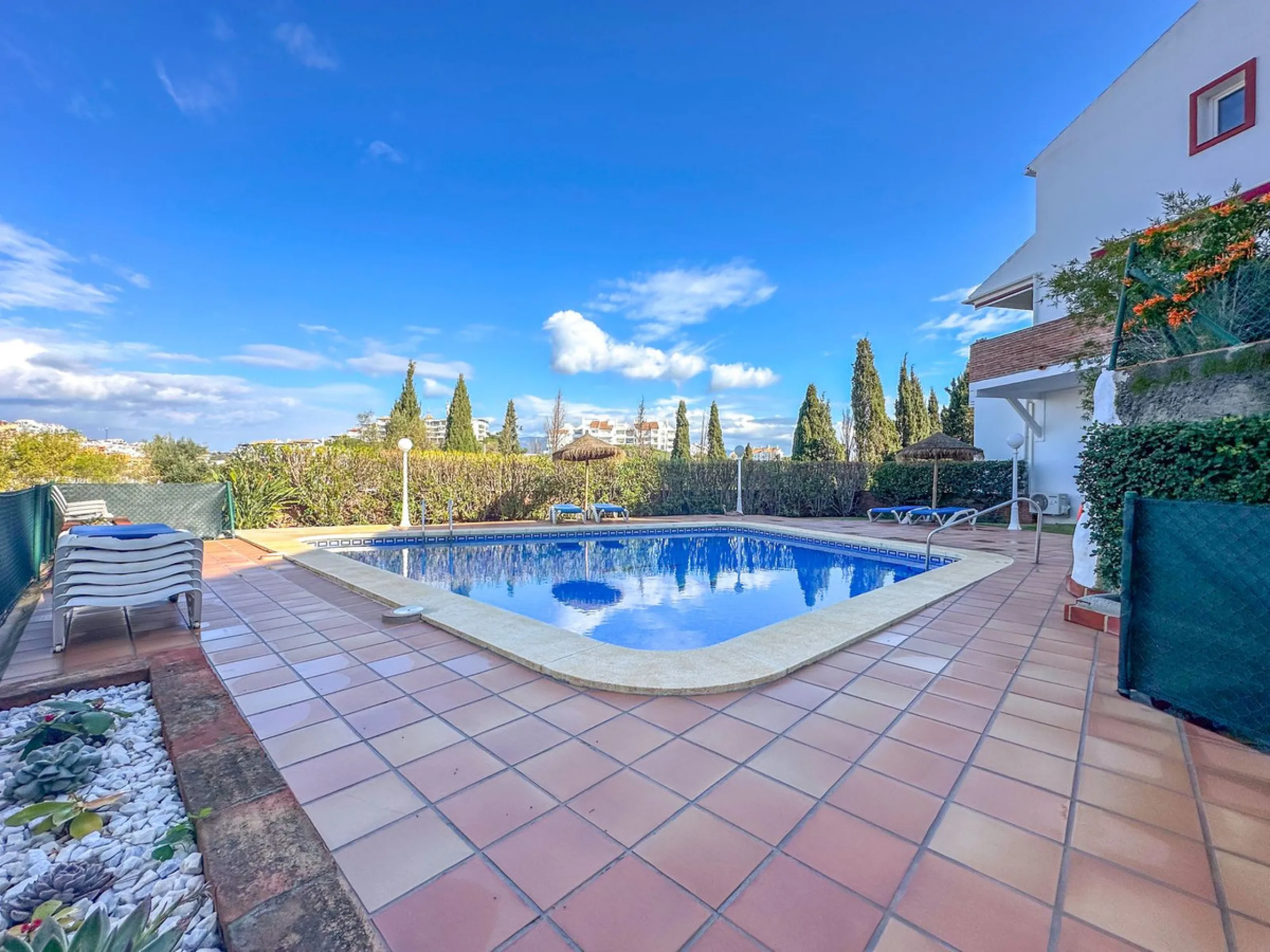 House - Townhouse в продаже в Mijas, Málaga. В доме 3 спален и 2 ванных комнат. Площадь дома 188 м²