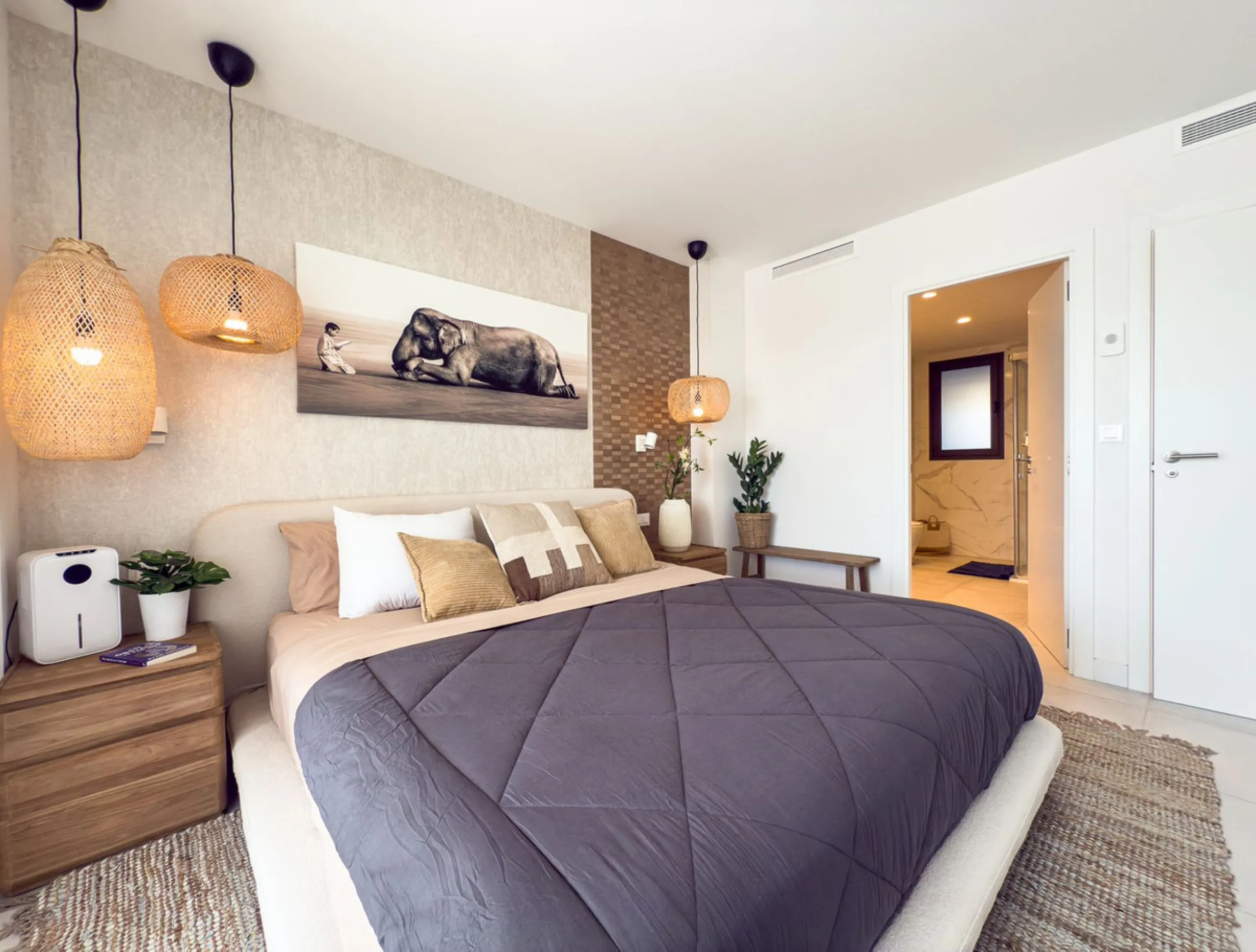 Эта совершенно новая 3-комнатная квартира расположена в Oasis 325 на Новой Золотой Миле Эстепоны, в недавно построенном комплексе, предлагающем исключительные удобства, включая два открытых бассейна, спа-центр с крытым бассейном, коворкинг-зону, тренажерн