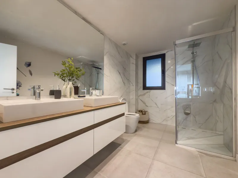Эта совершенно новая 3-комнатная квартира расположена в Oasis 325 на Новой Золотой Миле Эстепоны, в недавно построенном комплексе, предлагающем исключительные удобства, включая два открытых бассейна, спа-центр с крытым бассейном, коворкинг-зону, тренажерн