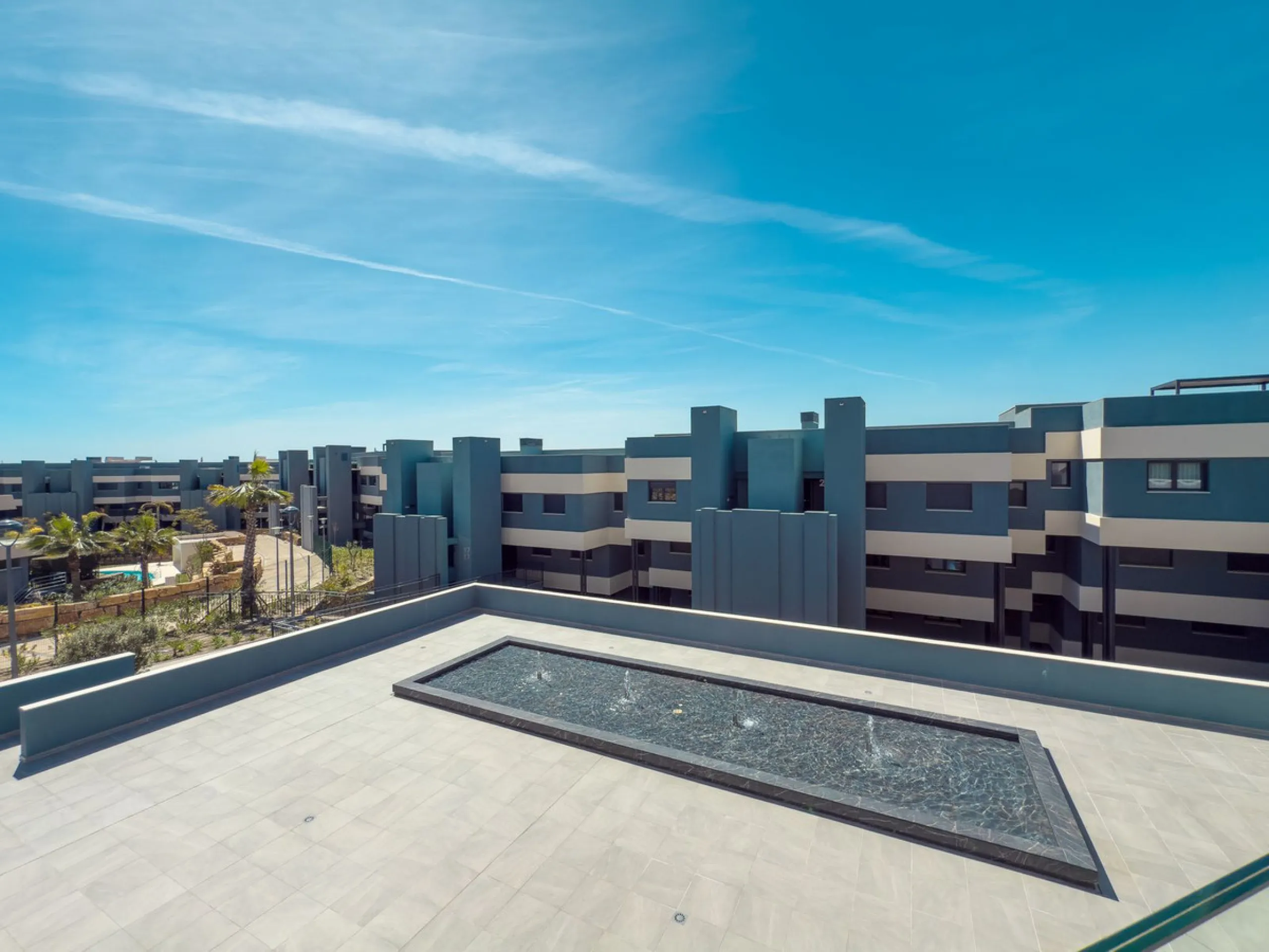 Эта совершенно новая 3-комнатная квартира расположена в Oasis 325 на Новой Золотой Миле Эстепоны, в недавно построенном комплексе, предлагающем исключительные удобства, включая два открытых бассейна, спа-центр с крытым бассейном, коворкинг-зону, тренажерн