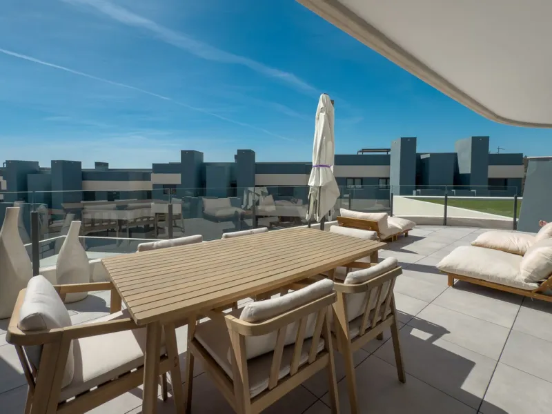 Эта совершенно новая 3-комнатная квартира расположена в Oasis 325 на Новой Золотой Миле Эстепоны, в недавно построенном комплексе, предлагающем исключительные удобства, включая два открытых бассейна, спа-центр с крытым бассейном, коворкинг-зону, тренажерн
