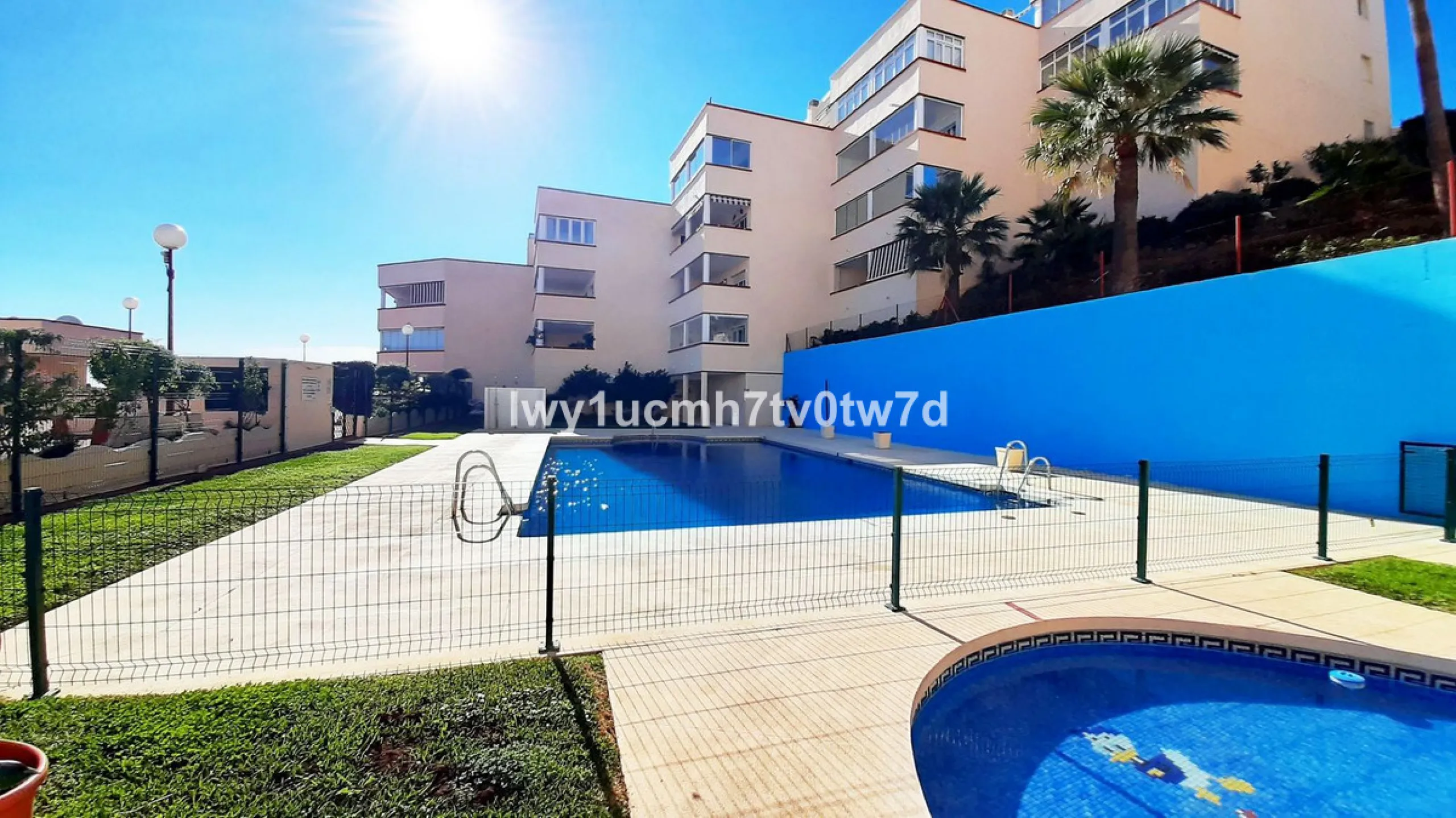 Superb 2-bedroom flat 150 metres from the sea, with sea views and tourist licence in one of the most exclusive areas of Benalmádena Costa, Hacienda Torrequebrada!