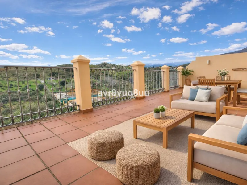 A very comfortable home located in the well established urbanisation of Mijas Golf. This spacious house has bright spacious rooms throughout including, on the top floor, a brand new open plan kitchen, lovely lounge diner with fireplace plus a large bedroo
