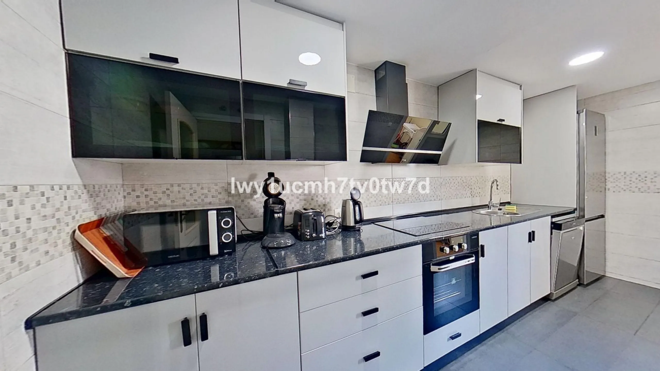 Superb 2-bedroom flat 150 metres from the sea, with sea views and tourist licence in one of the most exclusive areas of Benalmádena Costa, Hacienda Torrequebrada!