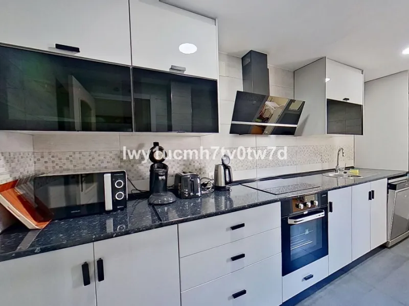 Superb 2-bedroom flat 150 metres from the sea, with sea views and tourist licence in one of the most exclusive areas of Benalmádena Costa, Hacienda Torrequebrada!