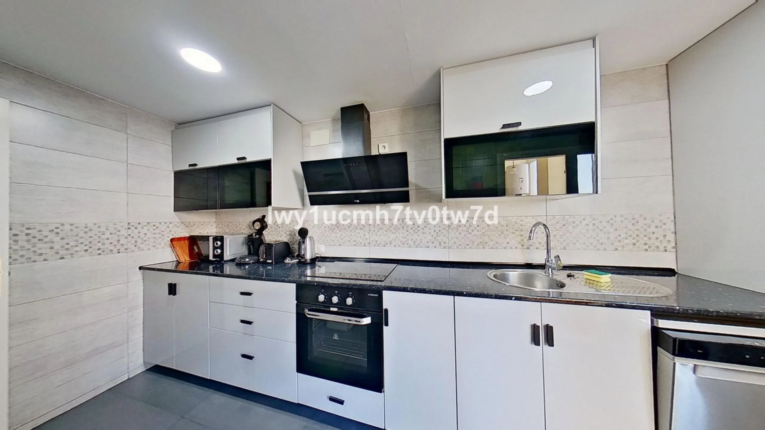 Superb 2-bedroom flat 150 metres from the sea, with sea views and tourist licence in one of the most exclusive areas of Benalmádena Costa, Hacienda Torrequebrada!