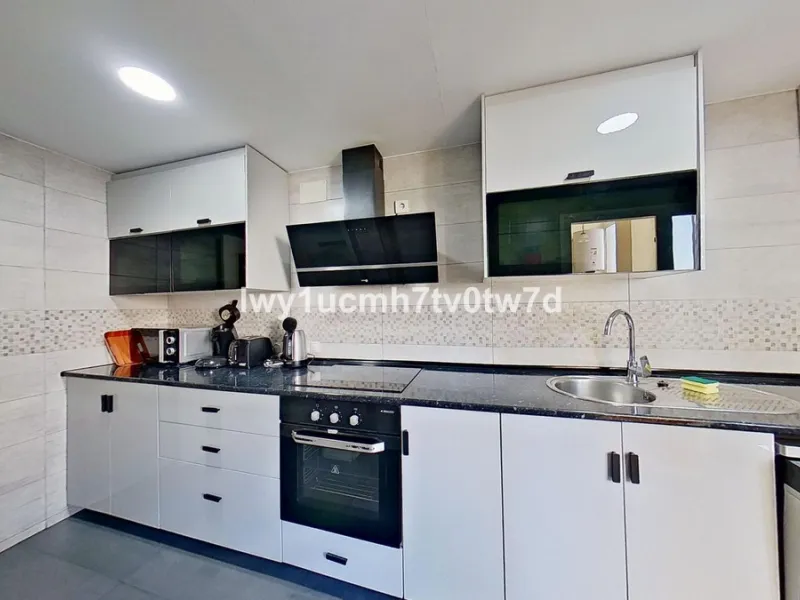 Superb 2-bedroom flat 150 metres from the sea, with sea views and tourist licence in one of the most exclusive areas of Benalmádena Costa, Hacienda Torrequebrada!