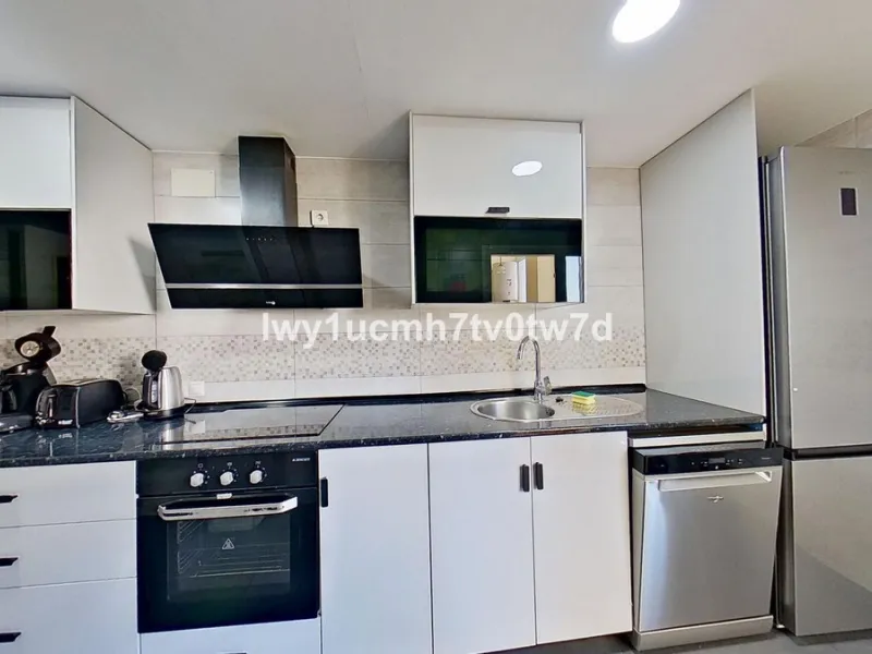 Superb 2-bedroom flat 150 metres from the sea, with sea views and tourist licence in one of the most exclusive areas of Benalmádena Costa, Hacienda Torrequebrada!