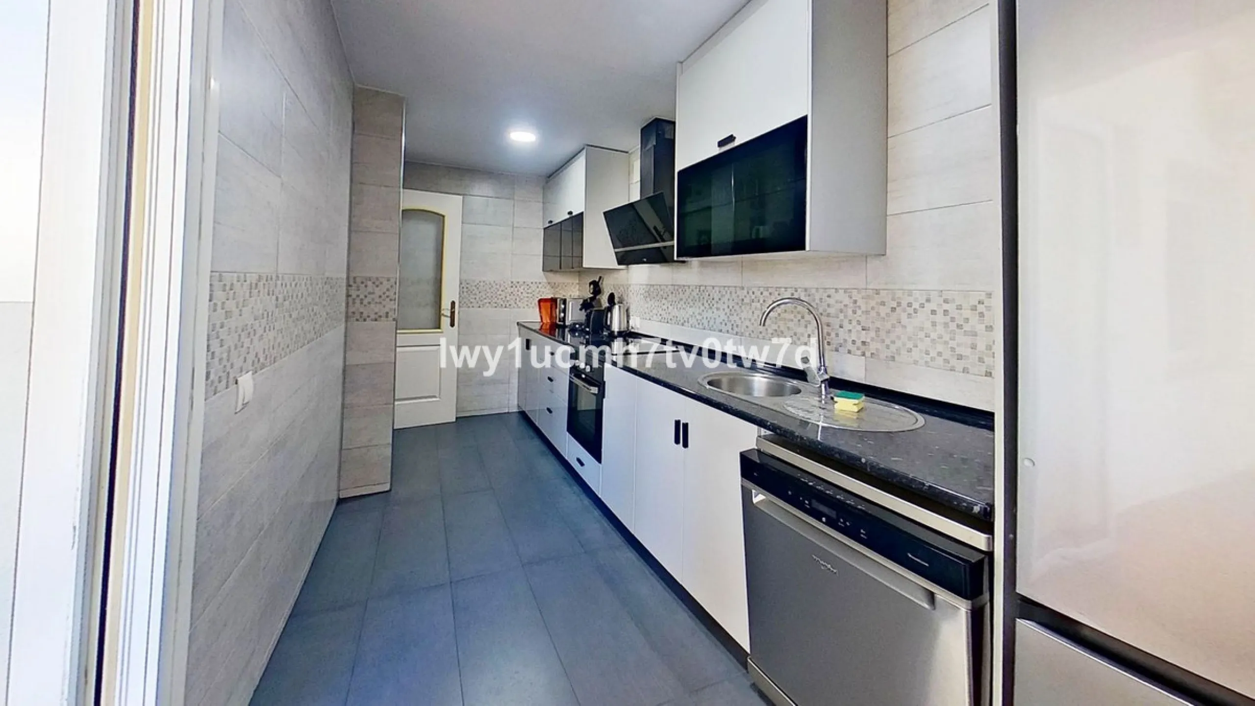 Superb 2-bedroom flat 150 metres from the sea, with sea views and tourist licence in one of the most exclusive areas of Benalmádena Costa, Hacienda Torrequebrada!