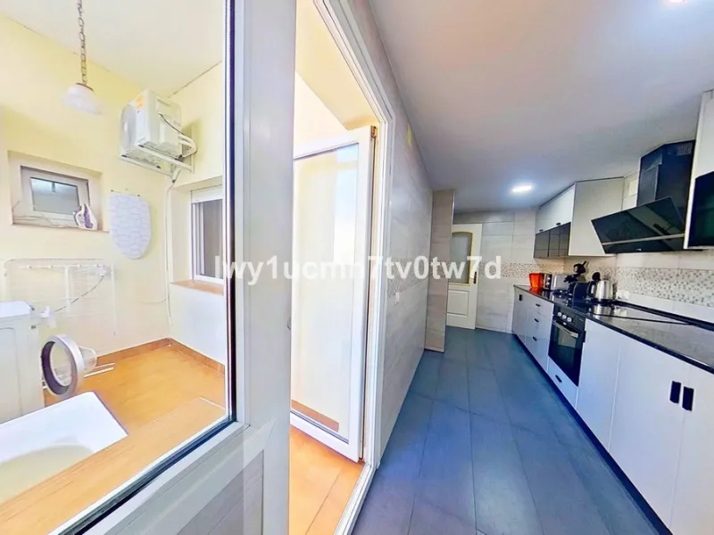 Superb 2-bedroom flat 150 metres from the sea, with sea views and tourist licence in one of the most exclusive areas of Benalmádena Costa, Hacienda Torrequebrada!