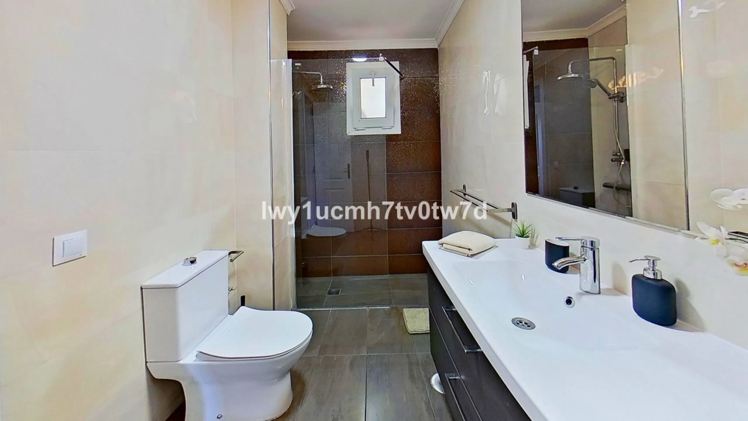 Superb 2-bedroom flat 150 metres from the sea, with sea views and tourist licence in one of the most exclusive areas of Benalmádena Costa, Hacienda Torrequebrada!