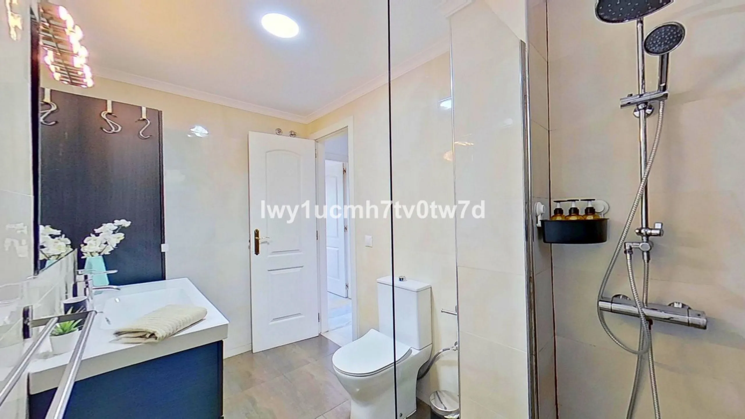 Superb 2-bedroom flat 150 metres from the sea, with sea views and tourist licence in one of the most exclusive areas of Benalmádena Costa, Hacienda Torrequebrada!