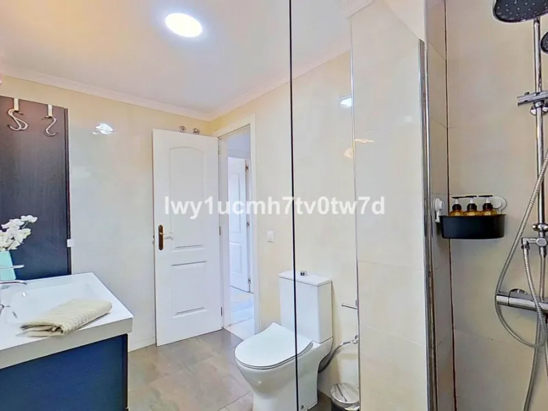 Superb 2-bedroom flat 150 metres from the sea, with sea views and tourist licence in one of the most exclusive areas of Benalmádena Costa, Hacienda Torrequebrada!