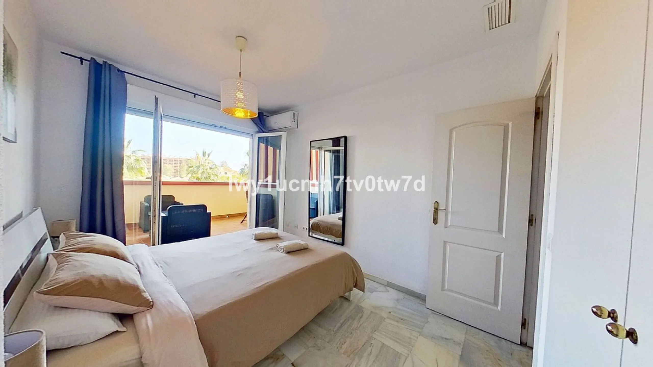 Superb 2-bedroom flat 150 metres from the sea, with sea views and tourist licence in one of the most exclusive areas of Benalmádena Costa, Hacienda Torrequebrada!