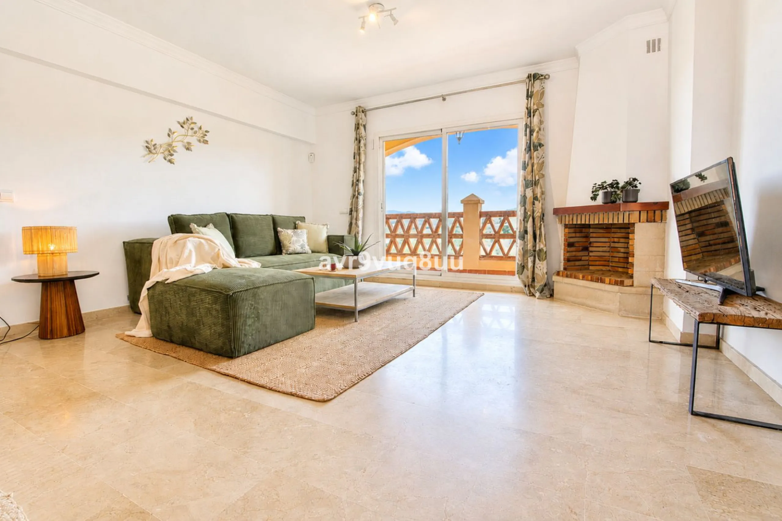 A very comfortable home located in the well established urbanisation of Mijas Golf. This spacious house has bright spacious rooms throughout including, on the top floor, a brand new open plan kitchen, lovely lounge diner with fireplace plus a large bedroo