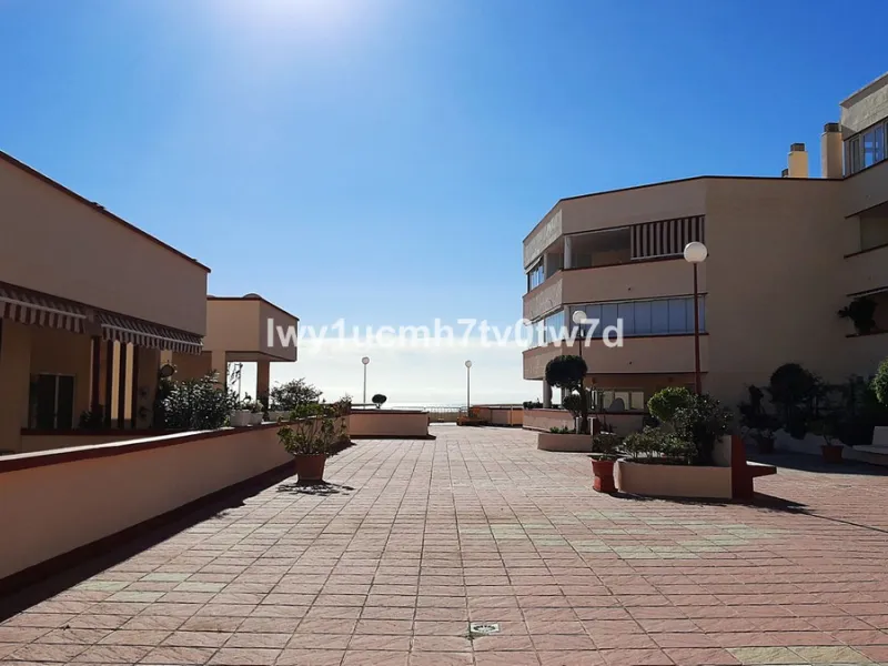 Superb 2-bedroom flat 150 metres from the sea, with sea views and tourist licence in one of the most exclusive areas of Benalmádena Costa, Hacienda Torrequebrada!
