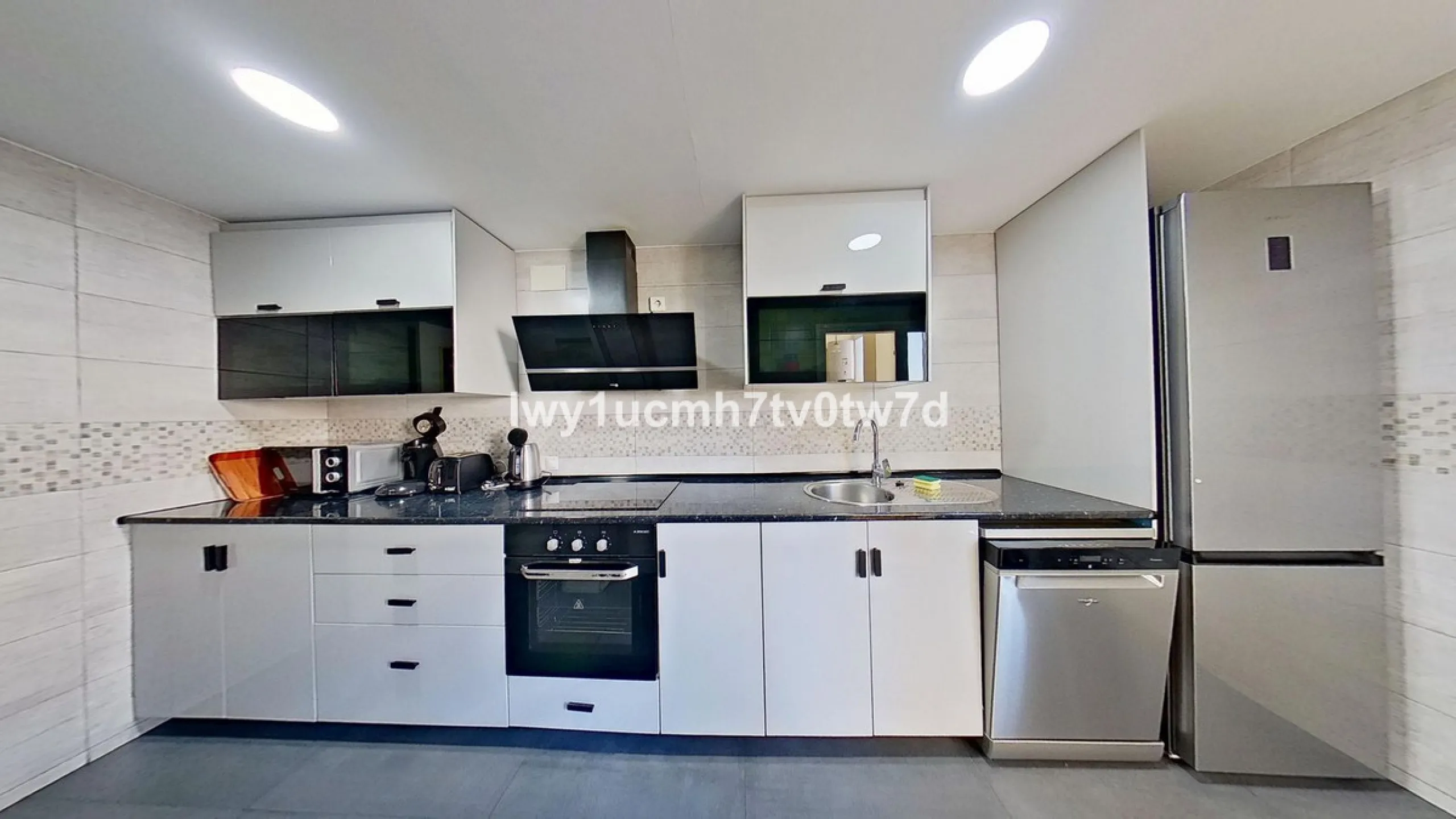 Superb 2-bedroom flat 150 metres from the sea, with sea views and tourist licence in one of the most exclusive areas of Benalmádena Costa, Hacienda Torrequebrada!
