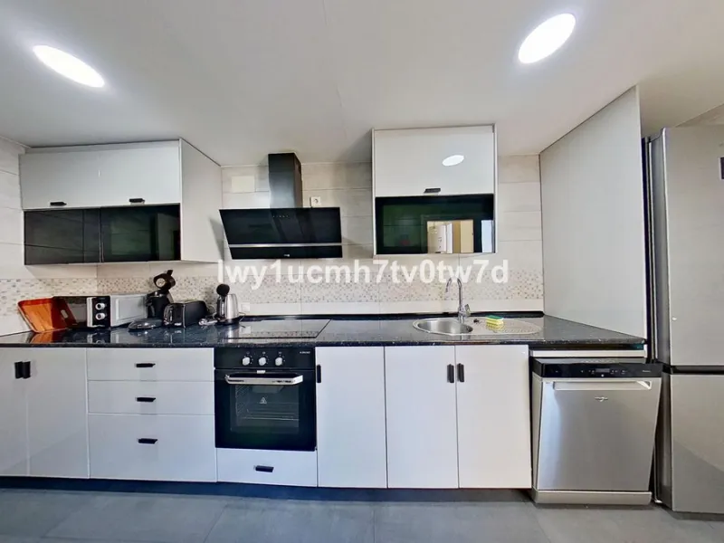 Superb 2-bedroom flat 150 metres from the sea, with sea views and tourist licence in one of the most exclusive areas of Benalmádena Costa, Hacienda Torrequebrada!