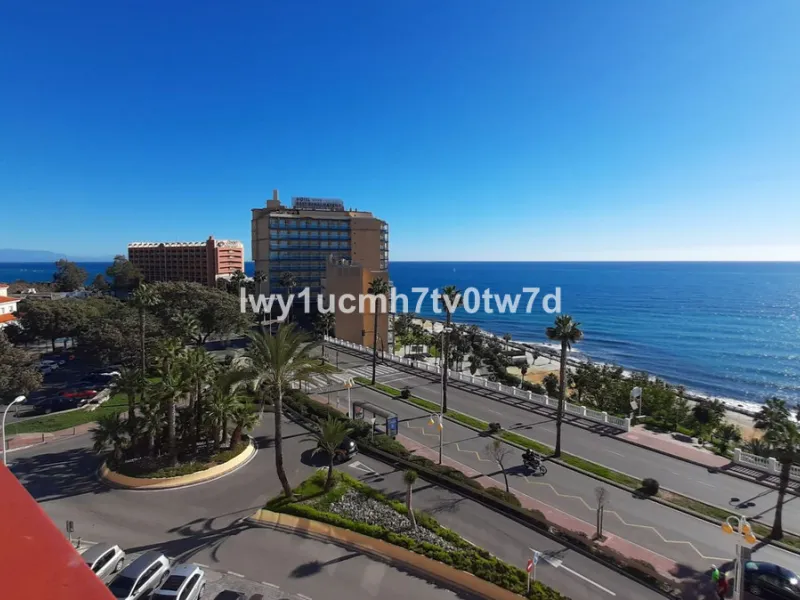 Superb 2-bedroom flat 150 metres from the sea, with sea views and tourist licence in one of the most exclusive areas of Benalmádena Costa, Hacienda Torrequebrada!
