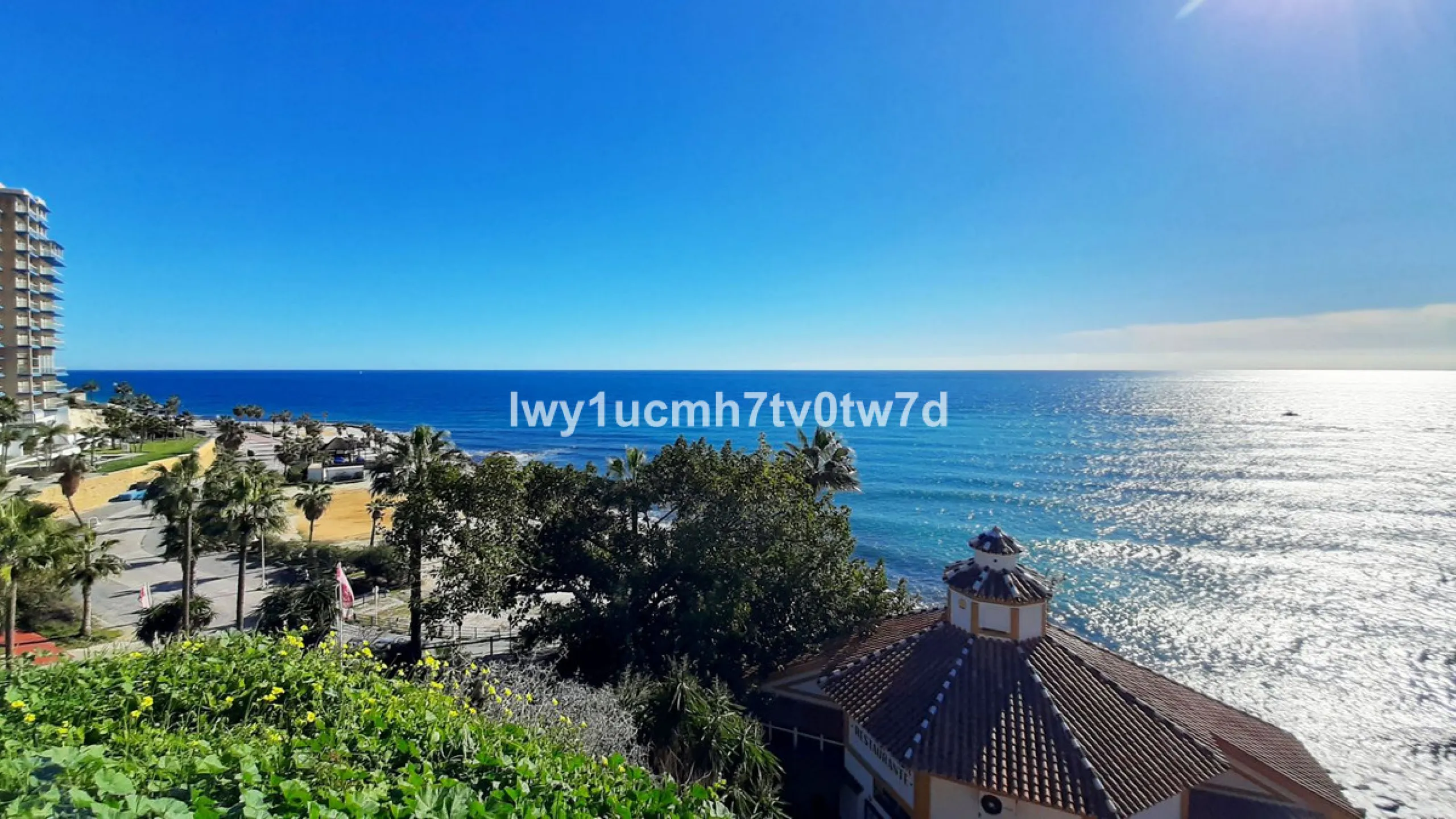 Superb 2-bedroom flat 150 metres from the sea, with sea views and tourist licence in one of the most exclusive areas of Benalmádena Costa, Hacienda Torrequebrada!