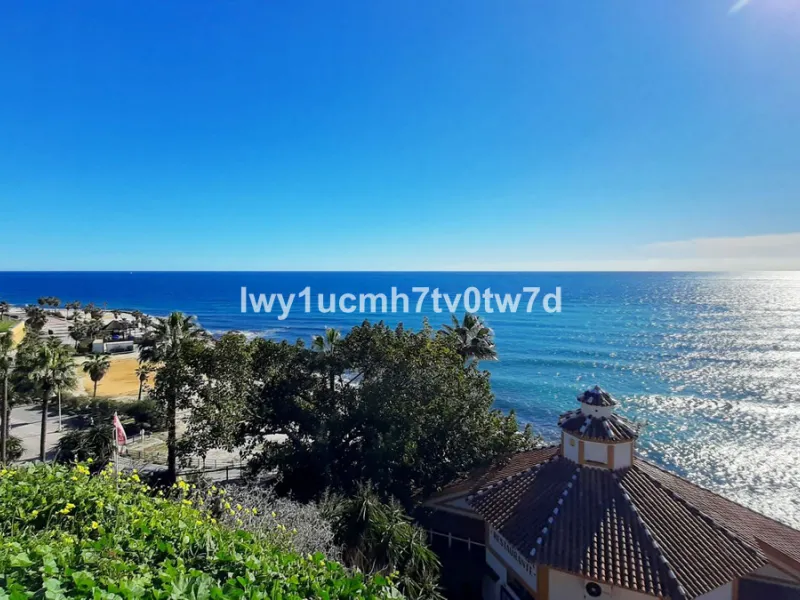 Superb 2-bedroom flat 150 metres from the sea, with sea views and tourist licence in one of the most exclusive areas of Benalmádena Costa, Hacienda Torrequebrada!