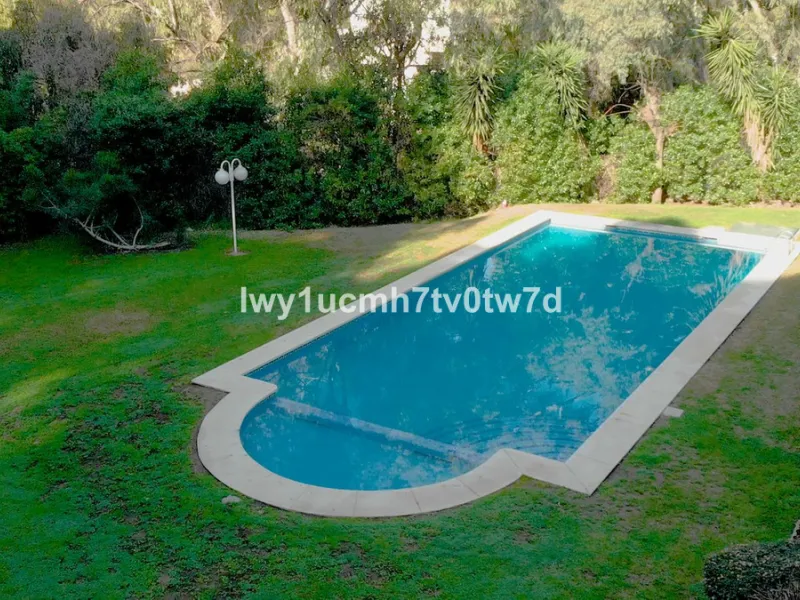 Apartment - Middle Floor Apartment в продаже в Málaga, Málaga. В доме 4 спален и 2 ванных комнат. Площадь дома 160 м²
