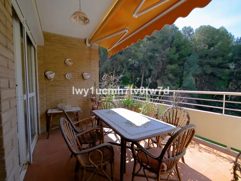 Apartment - Middle Floor Apartment в продаже в Málaga, Málaga. В доме 4 спален и 2 ванных комнат. Площадь дома 160 м²