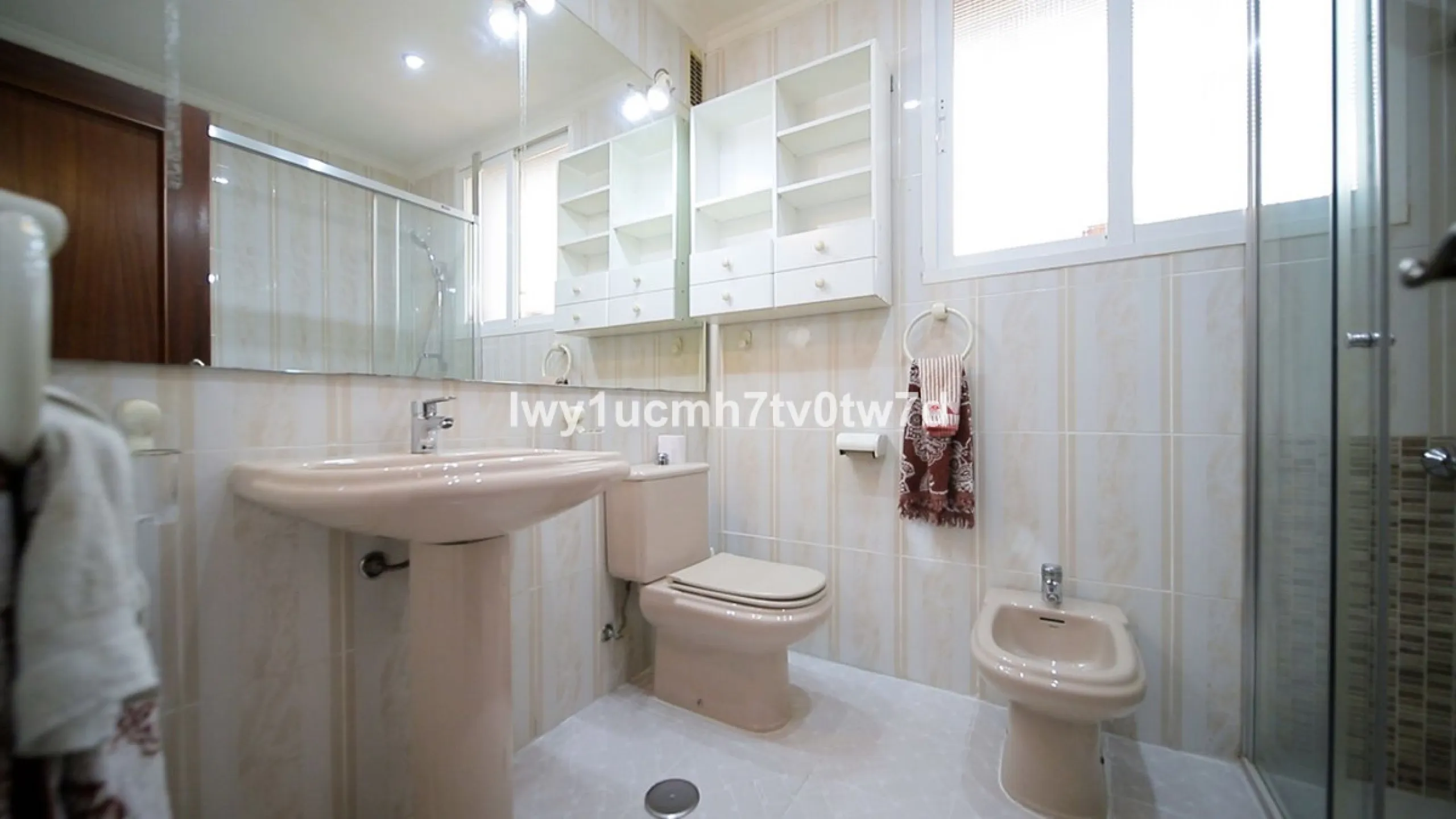 Apartment - Middle Floor Apartment в продаже в Málaga, Málaga. В доме 4 спален и 2 ванных комнат. Площадь дома 160 м²
