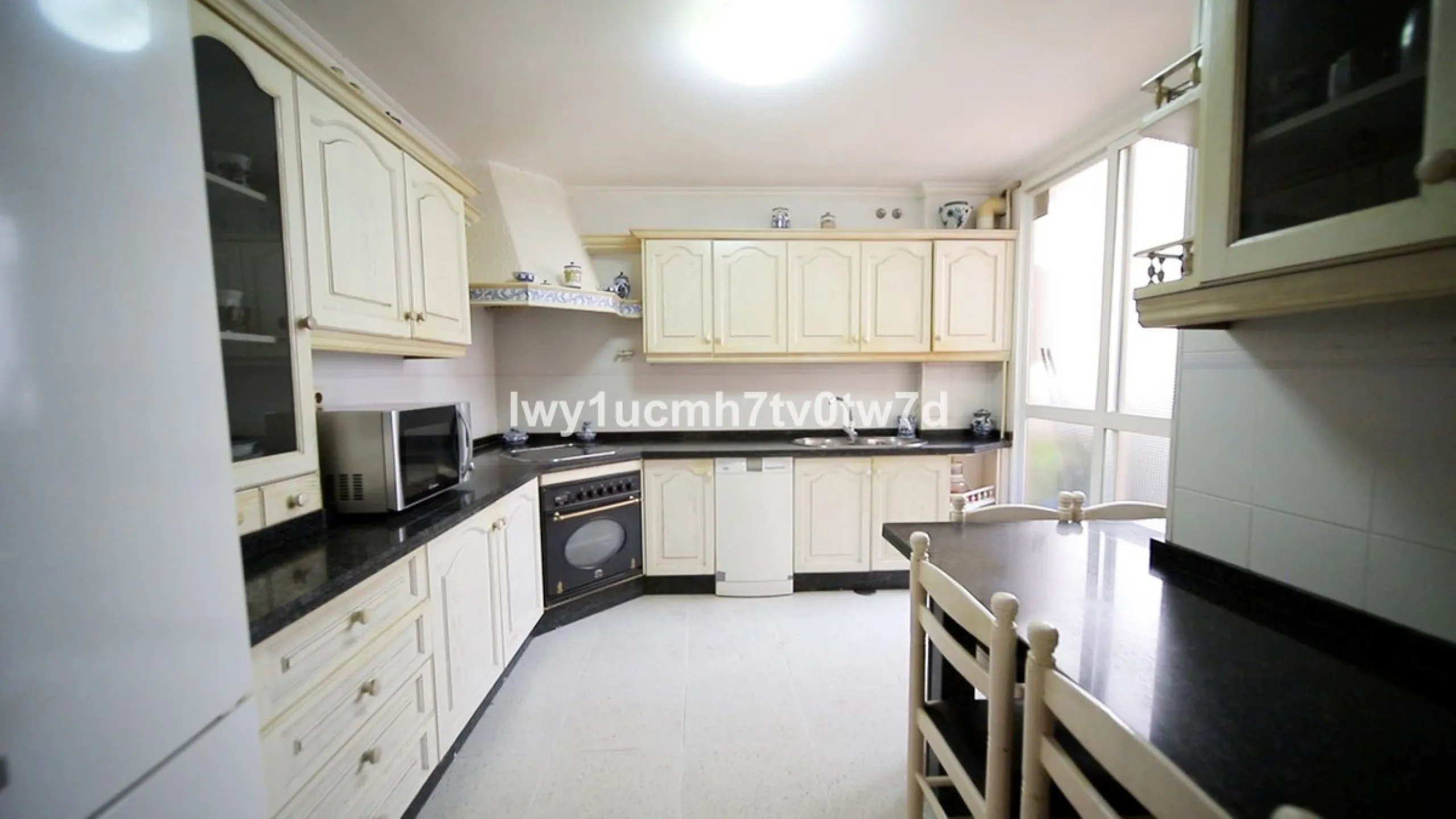 Apartment - Middle Floor Apartment в продаже в Málaga, Málaga. В доме 4 спален и 2 ванных комнат. Площадь дома 160 м²