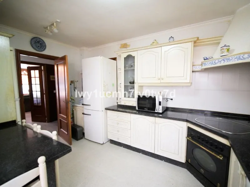 Apartment - Middle Floor Apartment в продаже в Málaga, Málaga. В доме 4 спален и 2 ванных комнат. Площадь дома 160 м²