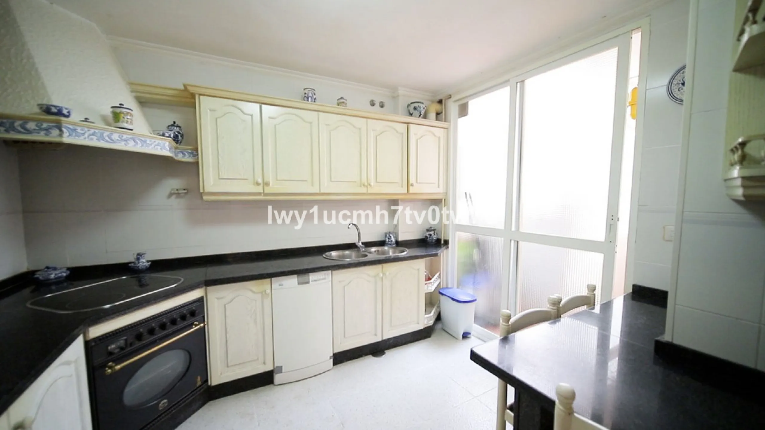 Apartment - Middle Floor Apartment в продаже в Málaga, Málaga. В доме 4 спален и 2 ванных комнат. Площадь дома 160 м²