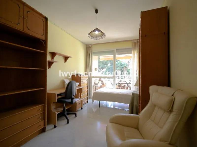 Apartment - Middle Floor Apartment в продаже в Málaga, Málaga. В доме 4 спален и 2 ванных комнат. Площадь дома 160 м²