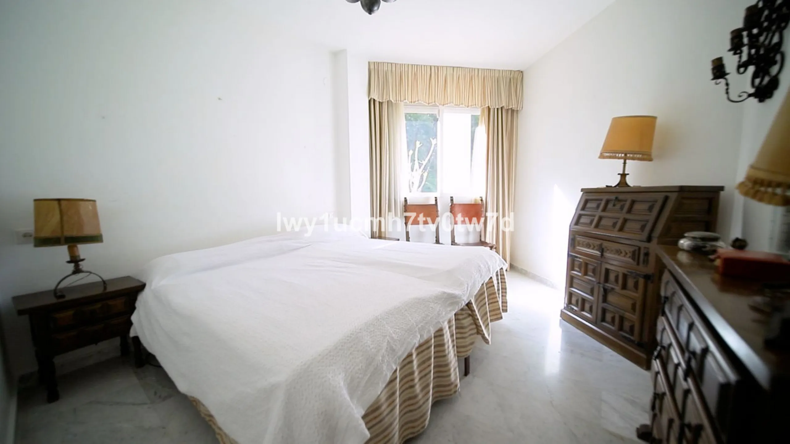 Apartment - Middle Floor Apartment в продаже в Málaga, Málaga. В доме 4 спален и 2 ванных комнат. Площадь дома 160 м²