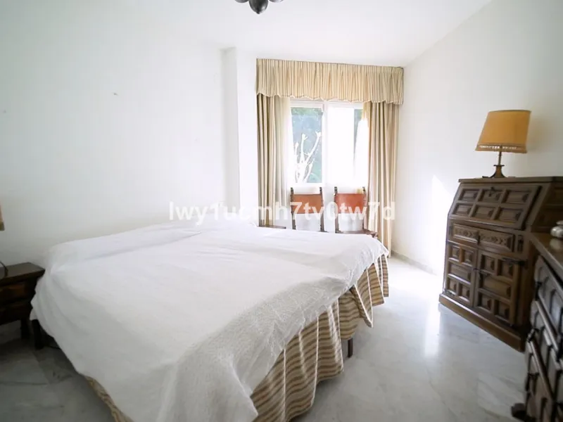 Apartment - Middle Floor Apartment в продаже в Málaga, Málaga. В доме 4 спален и 2 ванных комнат. Площадь дома 160 м²