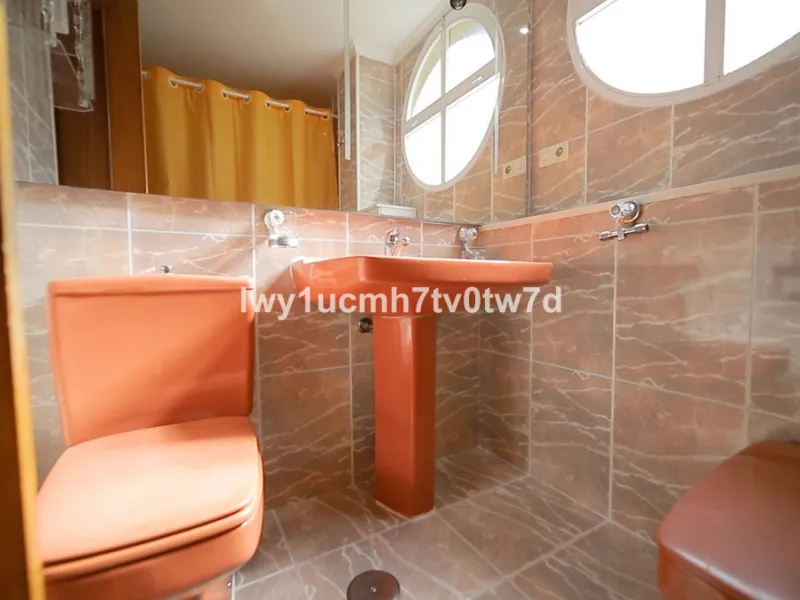 Apartment - Middle Floor Apartment в продаже в Málaga, Málaga. В доме 4 спален и 2 ванных комнат. Площадь дома 160 м²