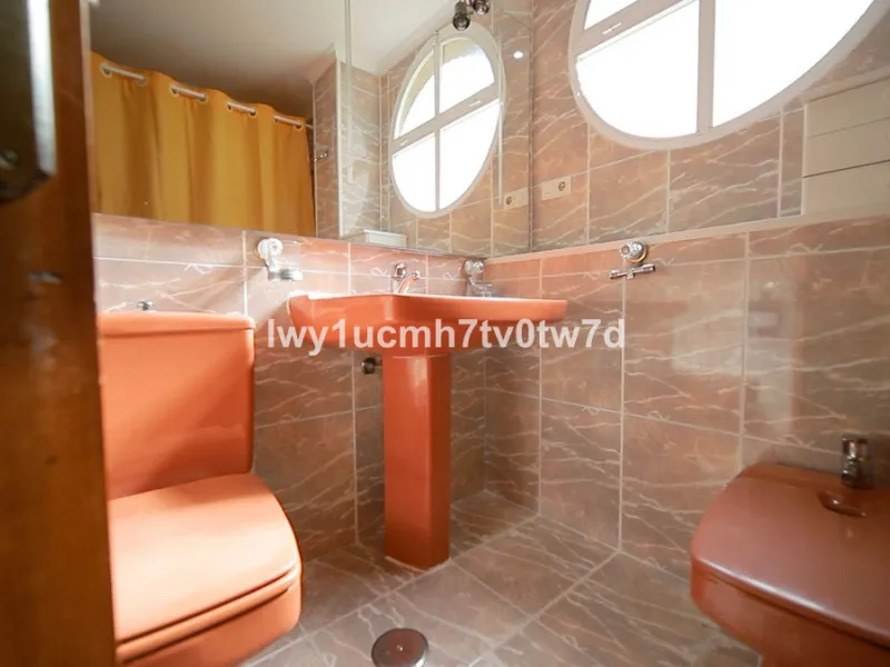 Apartment - Middle Floor Apartment в продаже в Málaga, Málaga. В доме 4 спален и 2 ванных комнат. Площадь дома 160 м²