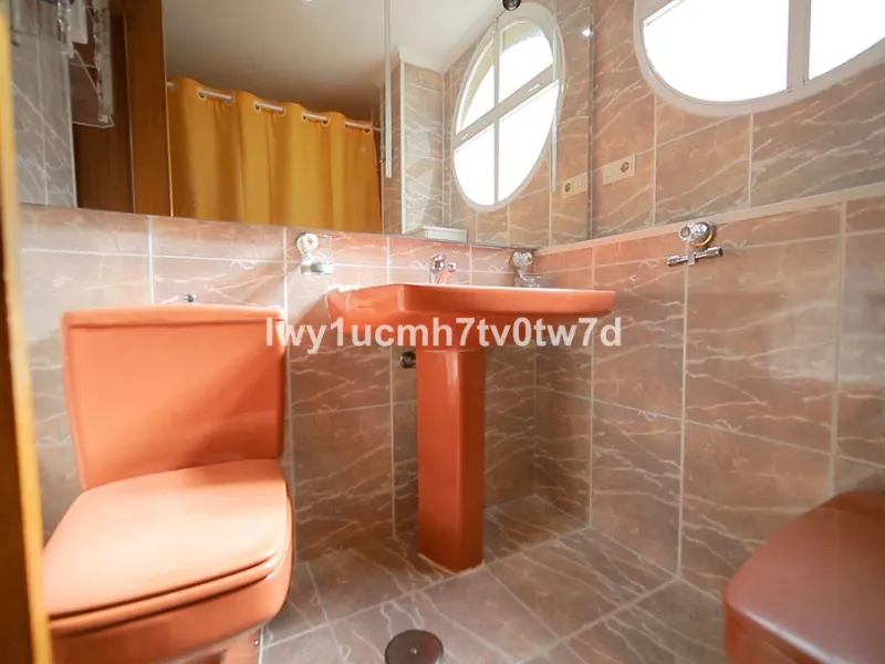Apartment - Middle Floor Apartment в продаже в Málaga, Málaga. В доме 4 спален и 2 ванных комнат. Площадь дома 160 м²