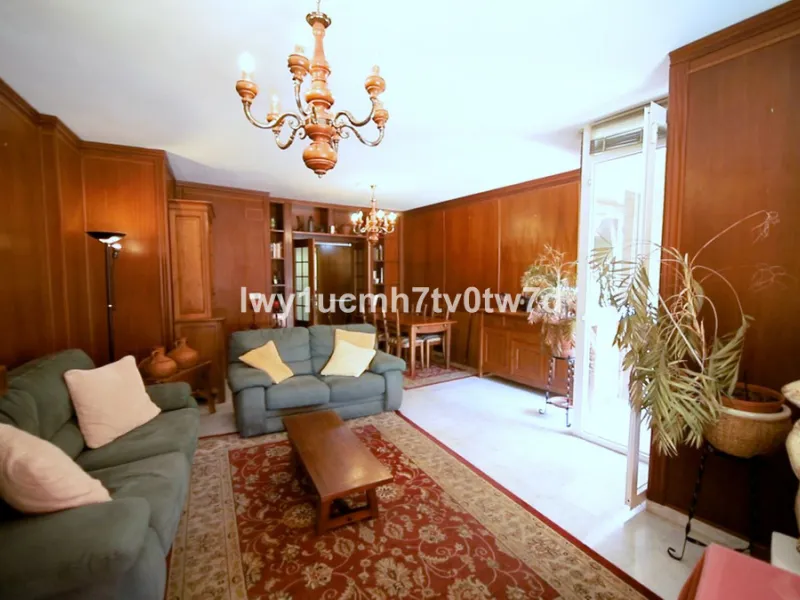 Apartment - Middle Floor Apartment в продаже в Málaga, Málaga. В доме 4 спален и 2 ванных комнат. Площадь дома 160 м²