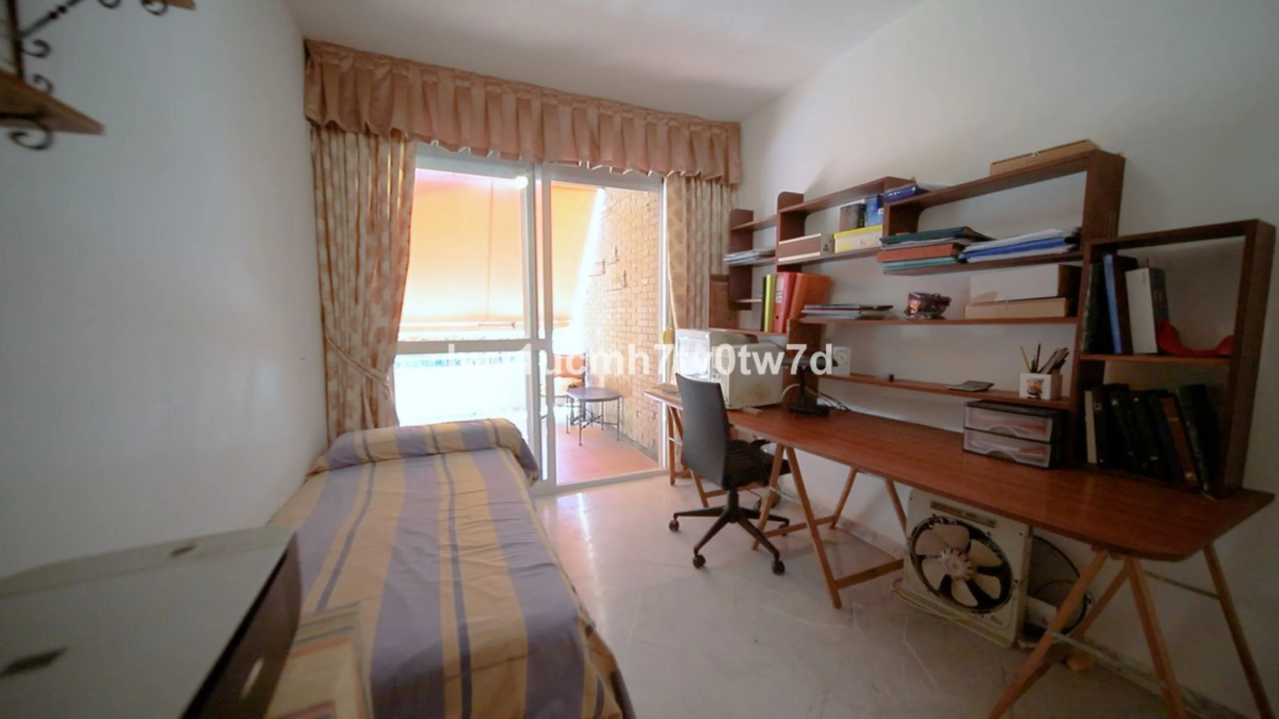 Apartment - Middle Floor Apartment в продаже в Málaga, Málaga. В доме 4 спален и 2 ванных комнат. Площадь дома 160 м²