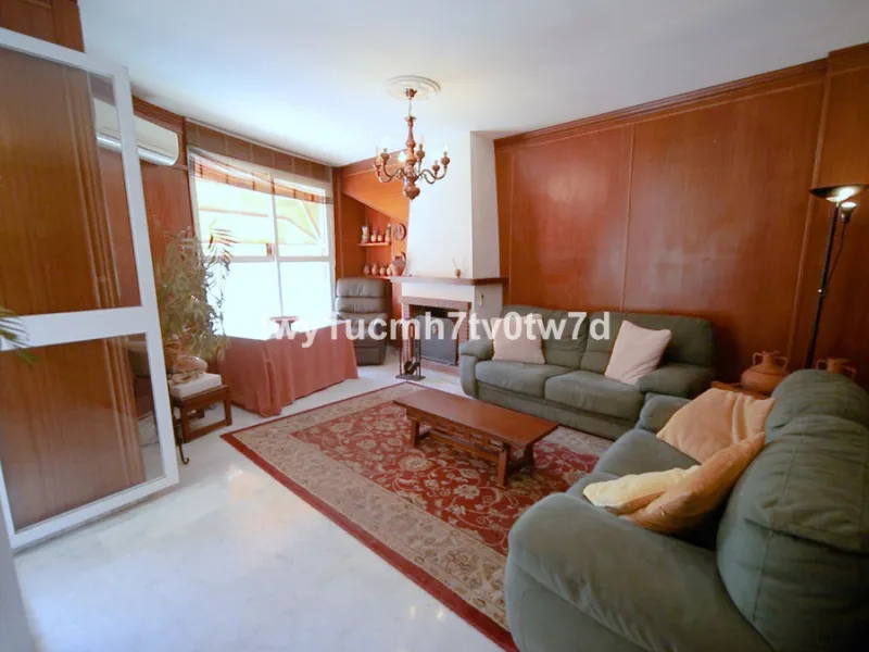 Apartment - Middle Floor Apartment в продаже в Málaga, Málaga. В доме 4 спален и 2 ванных комнат. Площадь дома 160 м²