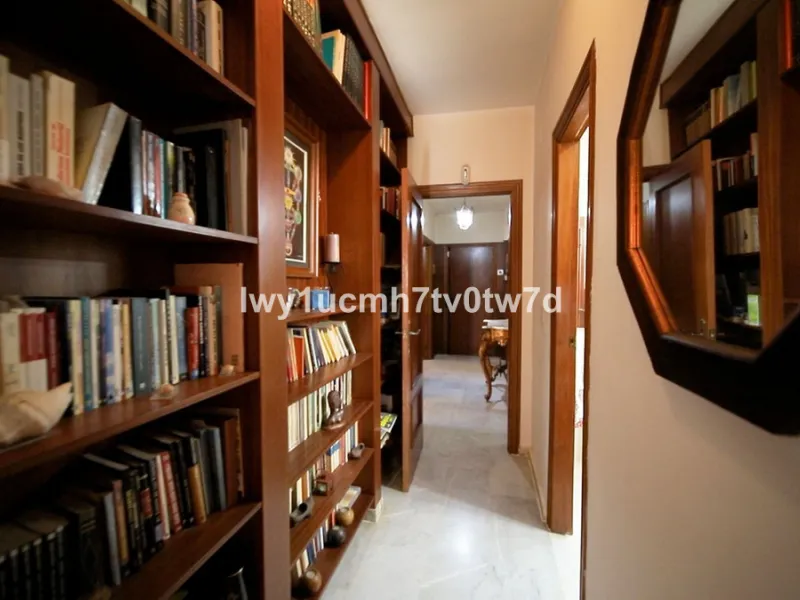 Apartment - Middle Floor Apartment в продаже в Málaga, Málaga. В доме 4 спален и 2 ванных комнат. Площадь дома 160 м²