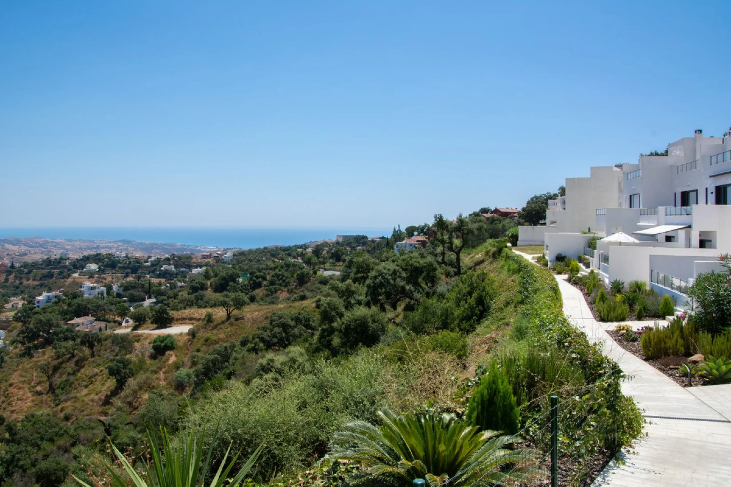 Corner townhouse with panoramic views in La Mairena, Marbella East