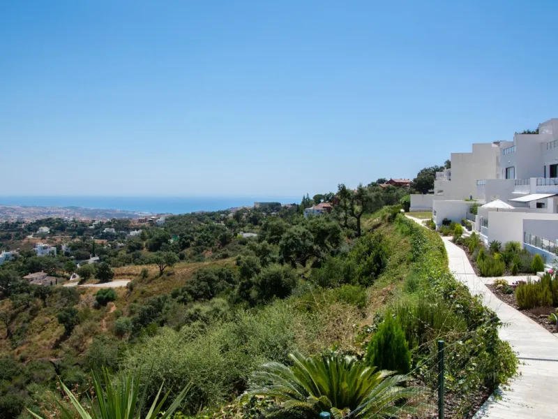 Corner townhouse with panoramic views in La Mairena, Marbella East