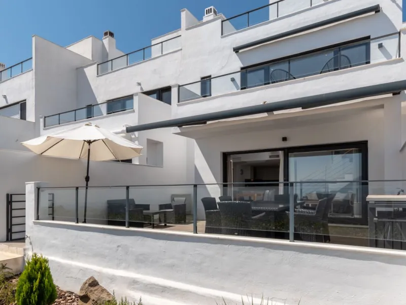 Corner townhouse with panoramic views in La Mairena, Marbella East