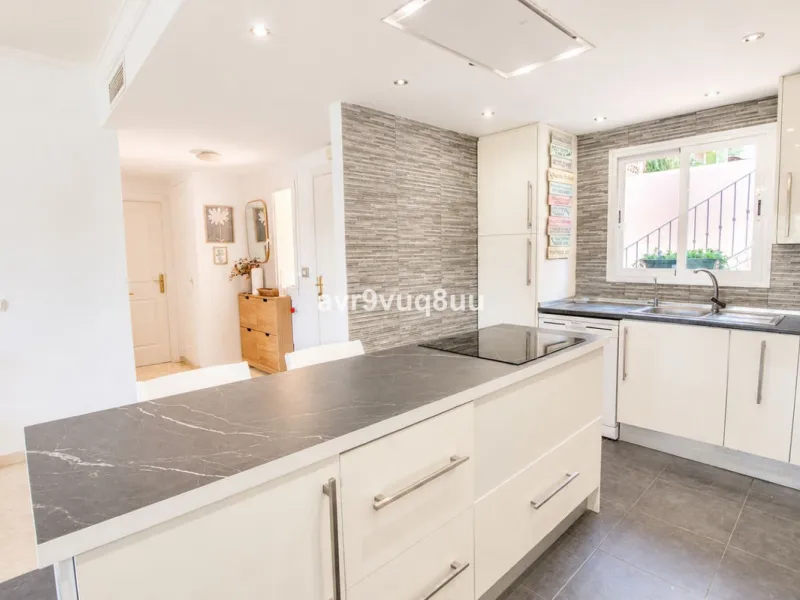 A very comfortable home located in the well established urbanisation of Mijas Golf. This spacious house has bright spacious rooms throughout including, on the top floor, a brand new open plan kitchen, lovely lounge diner with fireplace plus a large bedroo