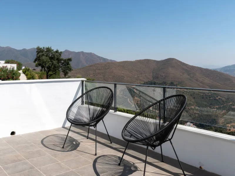 Corner townhouse with panoramic views in La Mairena, Marbella East