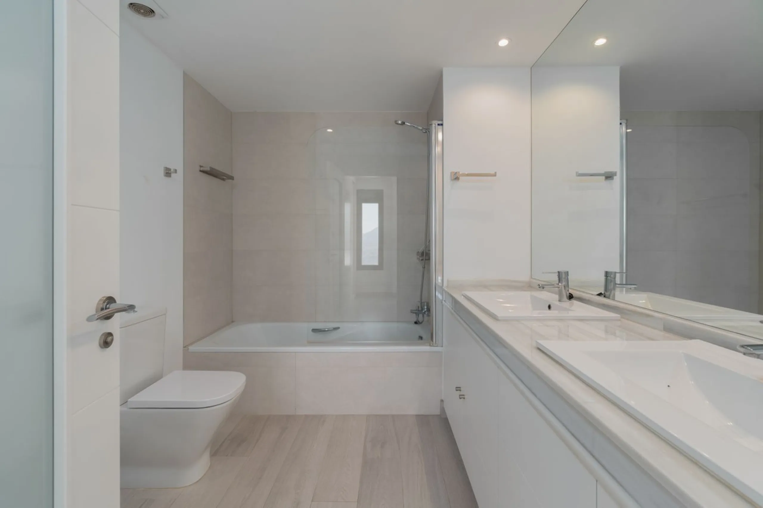 Corner townhouse with panoramic views in La Mairena, Marbella East