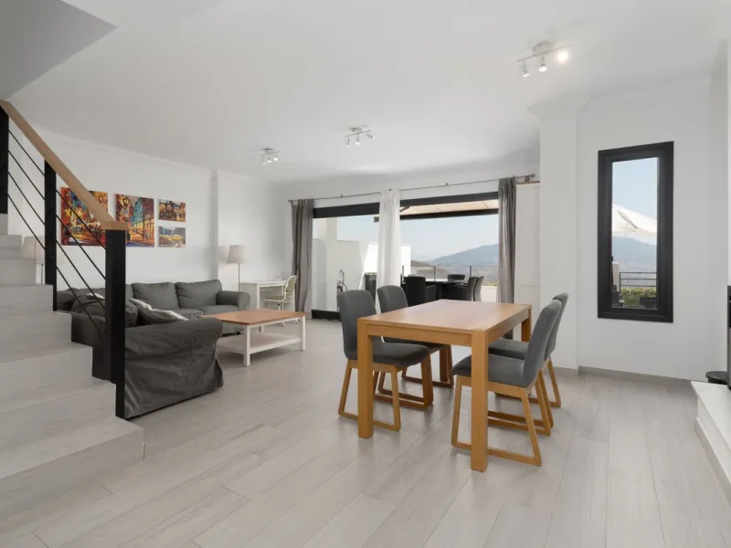 Corner townhouse with panoramic views in La Mairena, Marbella East