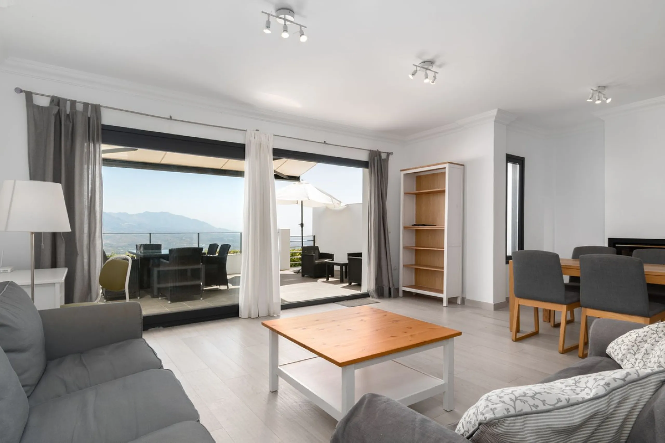 Corner townhouse with panoramic views in La Mairena, Marbella East